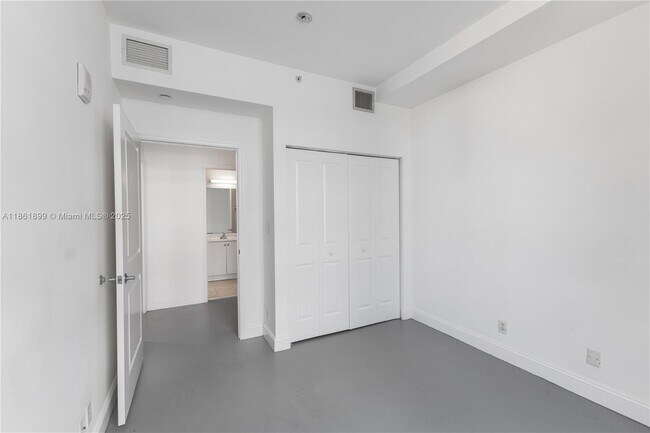 Building Photo - 111 E Flagler St