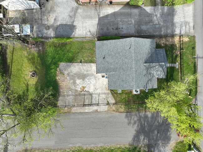 Building Photo - Updated 2BR/2BA Home | Rare Second Bath, Efficient Layout