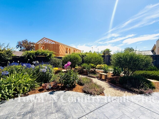 Building Photo - 22369 Ferdinand Ct