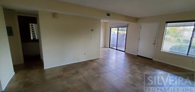 Building Photo - 2 Bedroom condo available in south Santa Maria!
