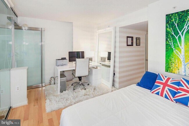 Building Photo - Available Now! Logan Circle! High End, 2 B...