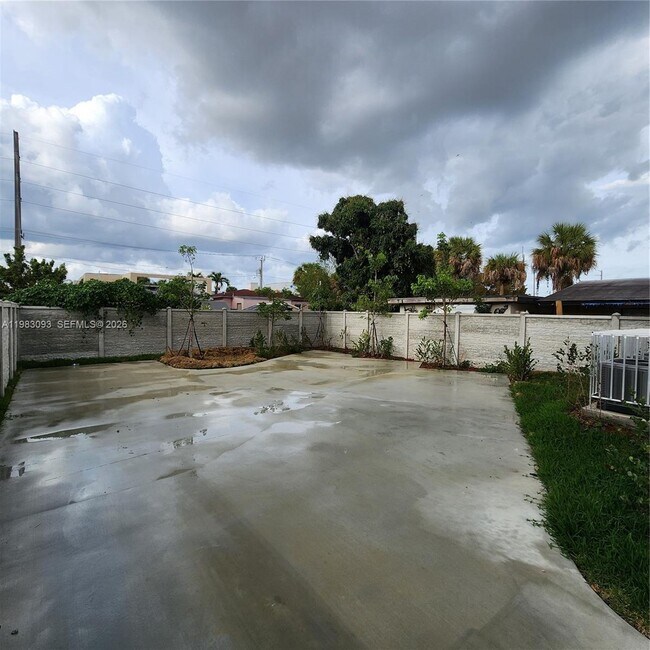 Building Photo - 1171 NW 66th St