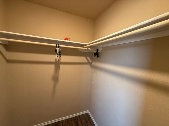 Building Photo - AMRR: East Lubbock Home ready for Immediate move in!