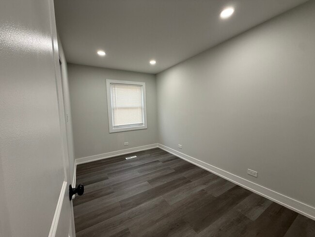 Building Photo - 16752 Artesian Ave