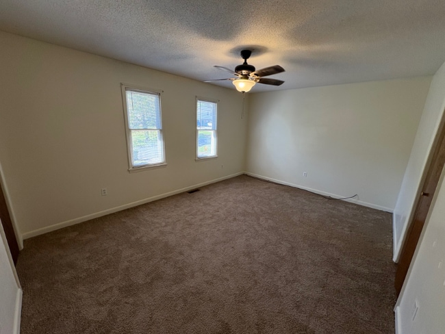Building Photo - 122 Carriage Pl