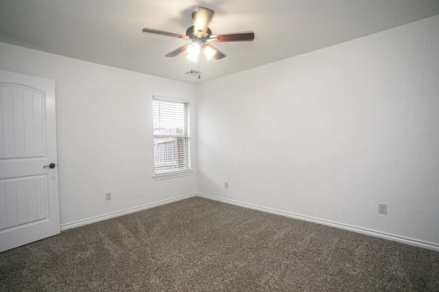 Building Photo - 324 SW 147th St