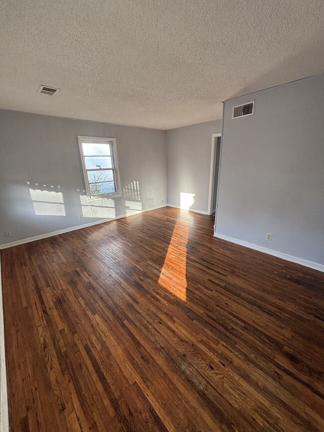 Building Photo - 1912 N Grove St