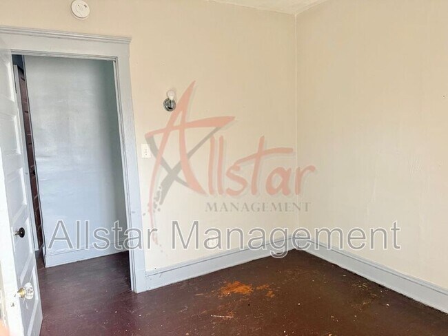 Building Photo - 1374 E 94th St