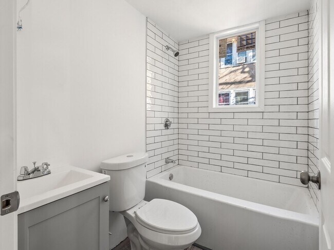 Building Photo - 42 William St