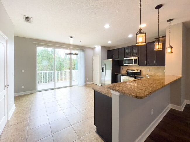 Building Photo - Beautiful 3 story townhome in St Johns Town center area