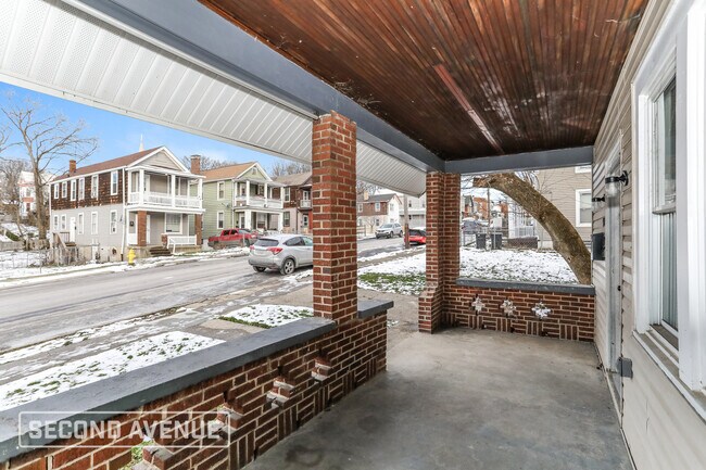 Building Photo - 922 Wells St