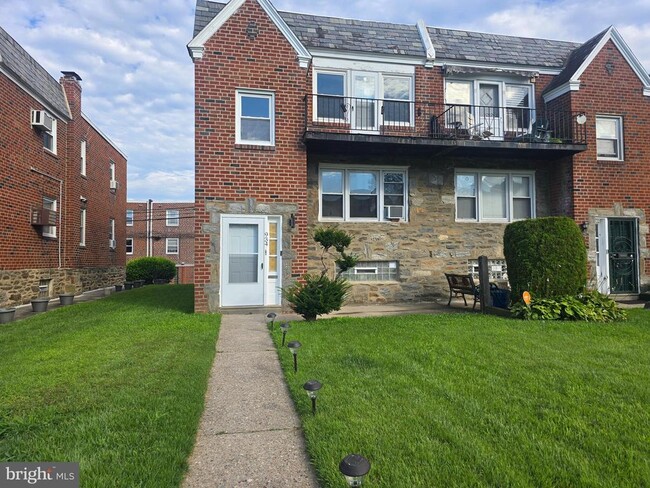 Primary Photo - 934 Durard St