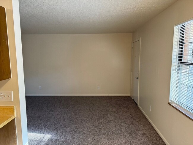 Building Photo - 4409 Bruhin Rd