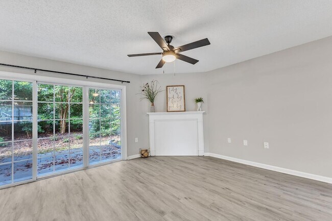 Building Photo - 2430 Condor Ct