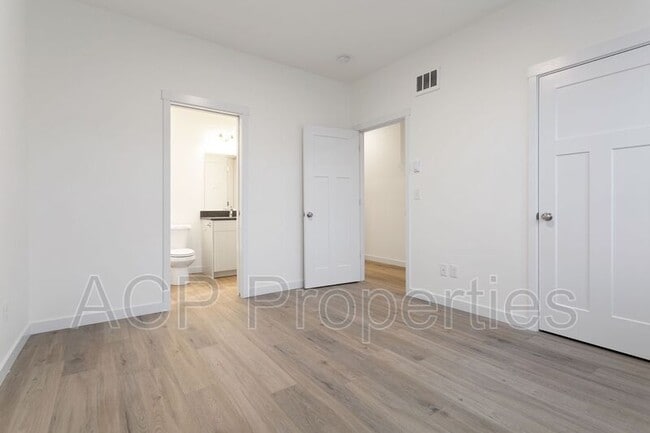 Building Photo - 2288 Brome St