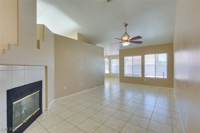 Building Photo - 1744 Knotty Pine