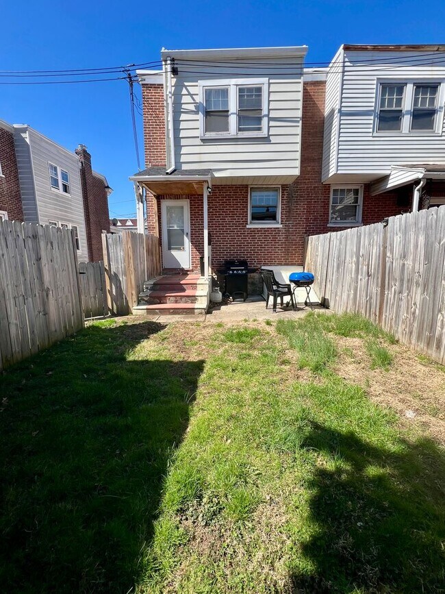 Building Photo - Gorgeous 3-Bedroom Townhome in Parkside! Available NOW!