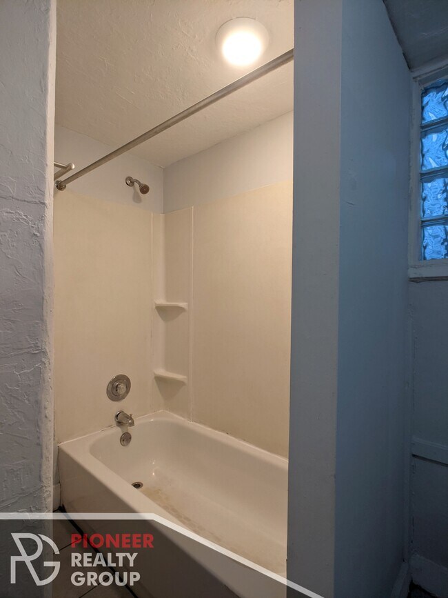 Building Photo - 3542 N Halsted St