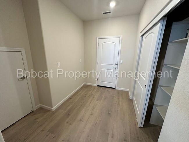Building Photo - 862 Furlong Dr
