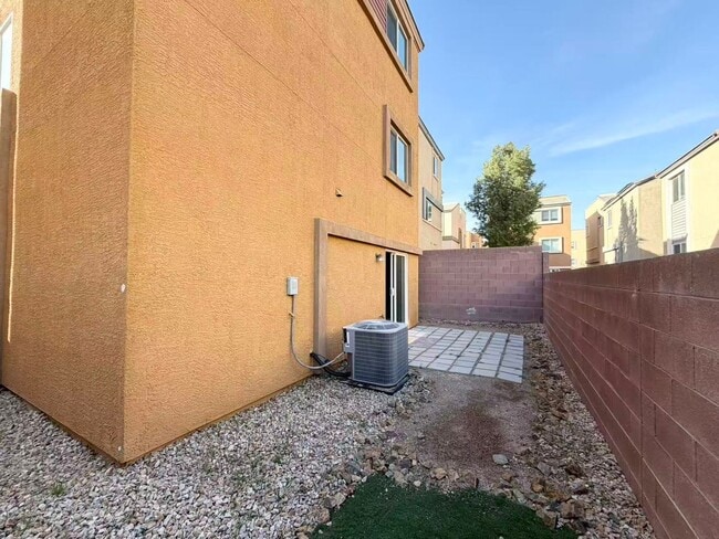 Building Photo - 3828 N Celcius Pl