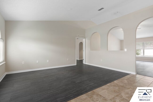 Building Photo - 13 Ryberry Dr