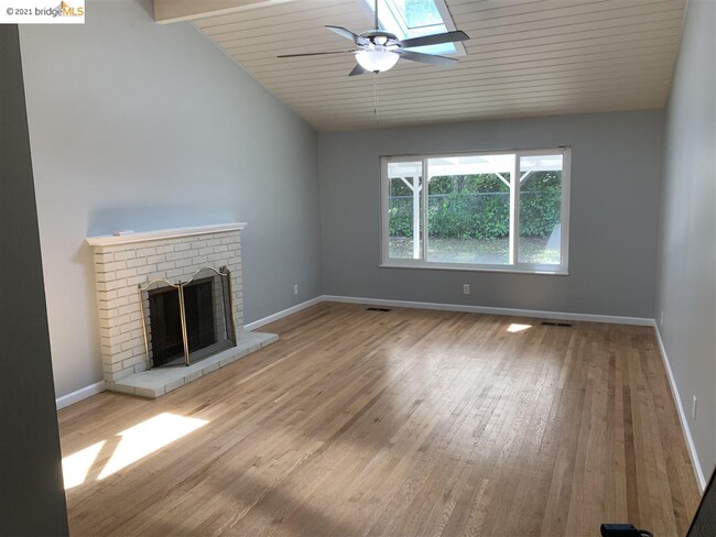 Building Photo - 1801 Sereno Dr