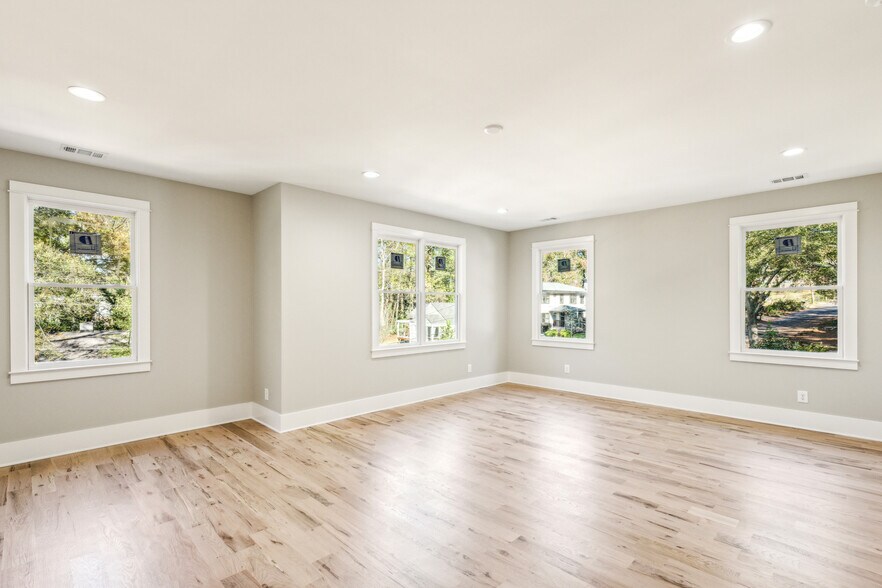 Building Photo - 2611 Charlesgate Ave