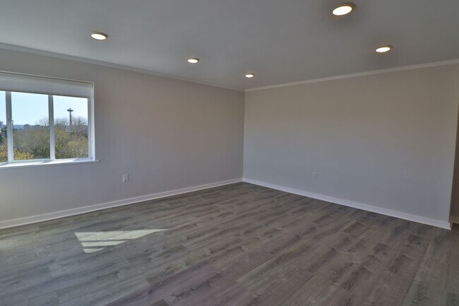 Building Photo - 1800 Taylor Ave N