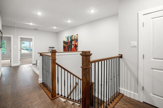 Building Photo - 314 N Stiles St