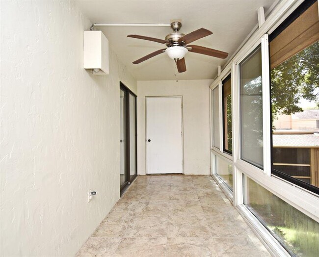 Building Photo - 610 Cranes Way