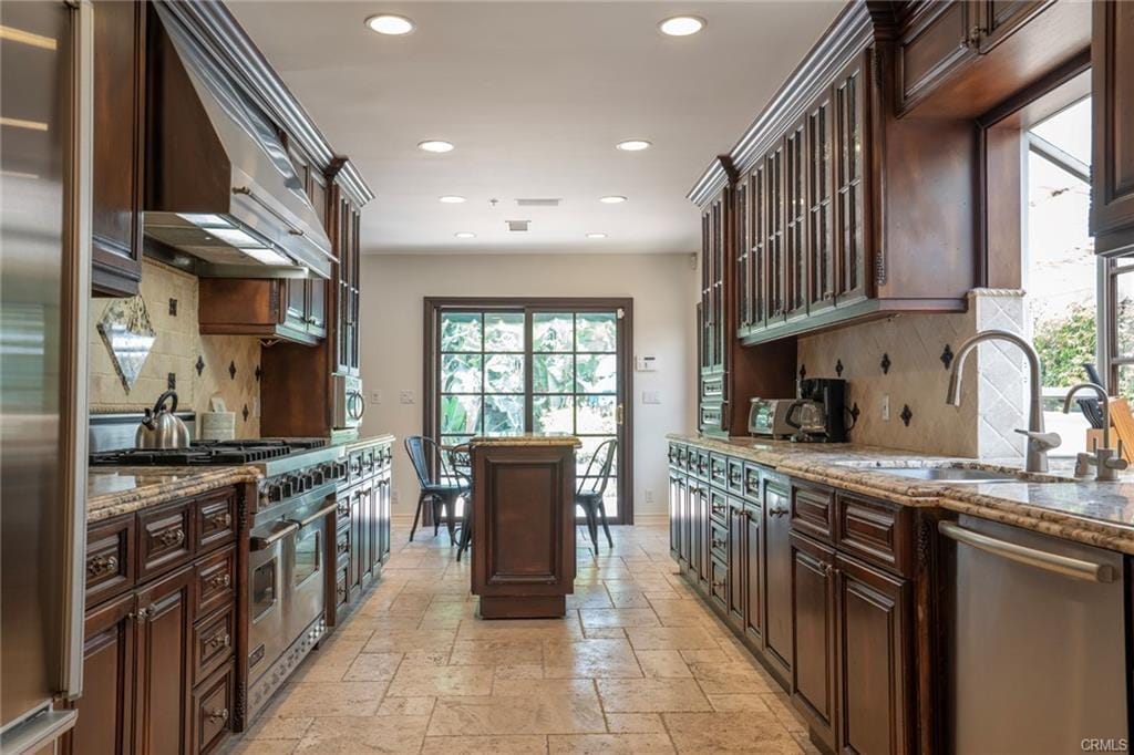 Building Photo - 4063 Benedict Canyon Dr