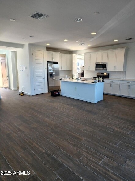 Building Photo - 9903 E Tillman Ave