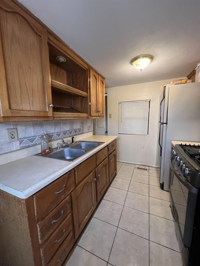 Building Photo - 125 Burge Dr