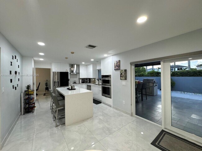 Building Photo - 9368 SW 146th Pl