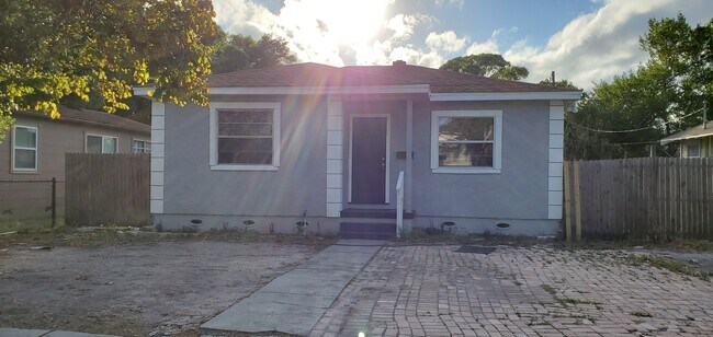 Primary Photo - 1425 40th St S