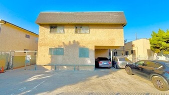 Building Photo - 637 W. 79th