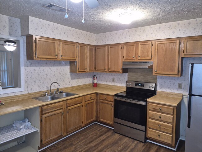 Building Photo - 1478 Bass Ave