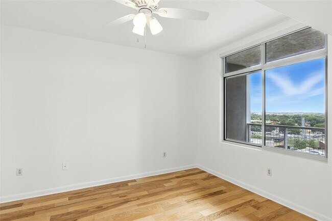 Building Photo - 54 Rainey St