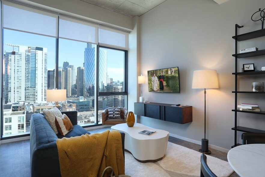 Building Photo - 944 W Madison St