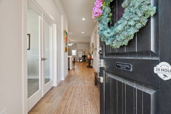 Building Photo - 3049 Sorrento Hl Dr