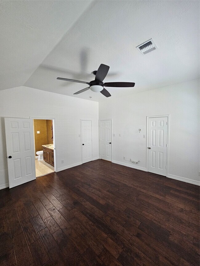 Building Photo - 9207 Dairy View Ln