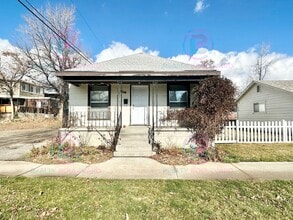 Building Photo - Charming 2-bedroom, 1-bathroom house near the Truckee river
