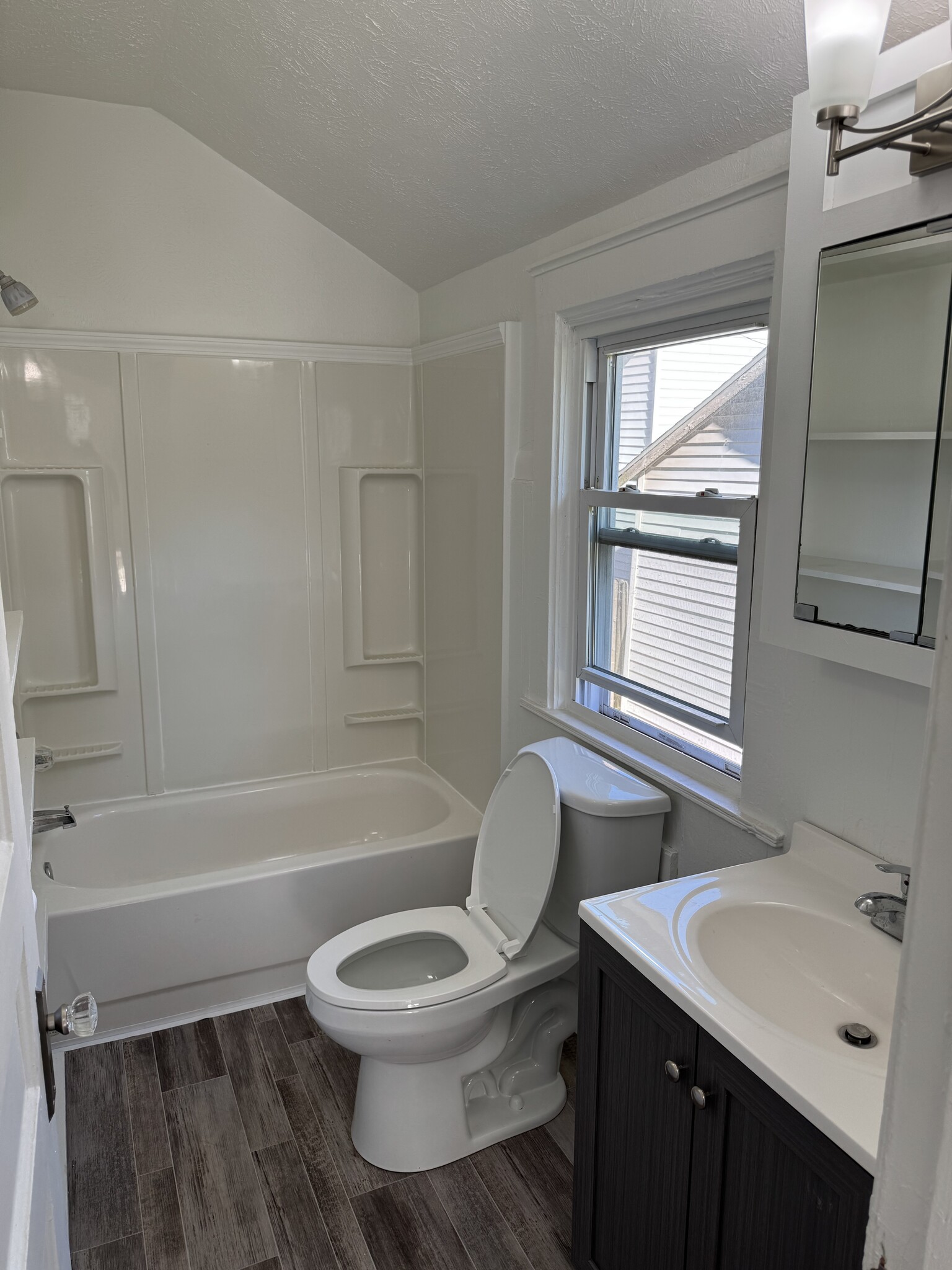 Bathroom - 934 N 5th St