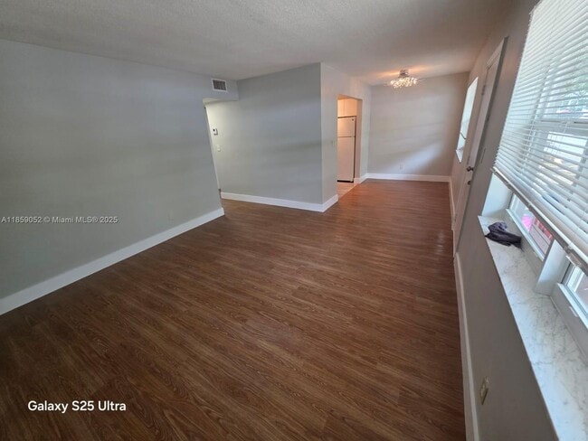 Building Photo - 4732 SW 33rd Ave