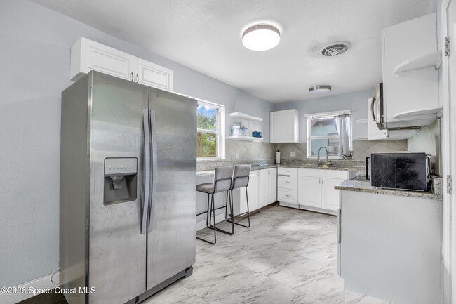 Building Photo - 1306 S Lakemont Dr