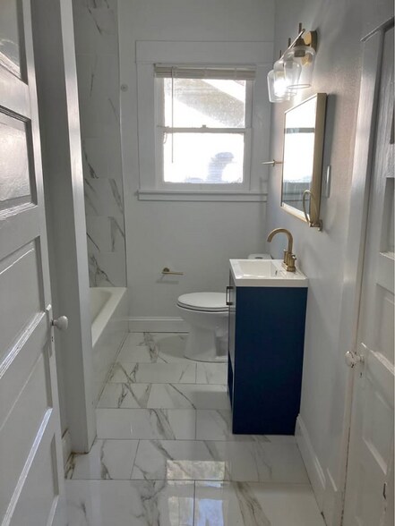 Building Photo - 842 Fairview St