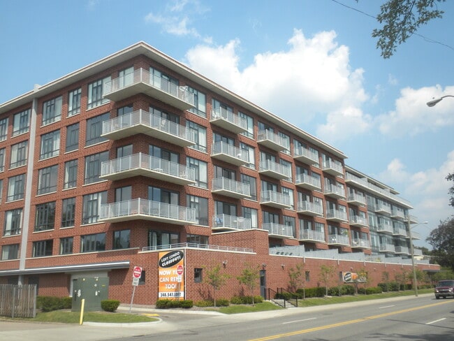 Building Photo - SkyLofts Marketsquare
