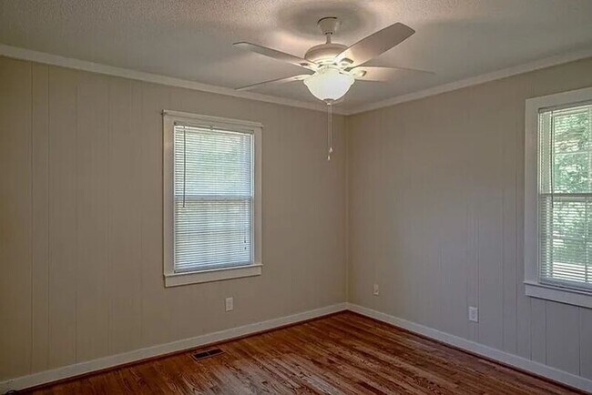 Building Photo - 112 Old Meadowbrook Dr