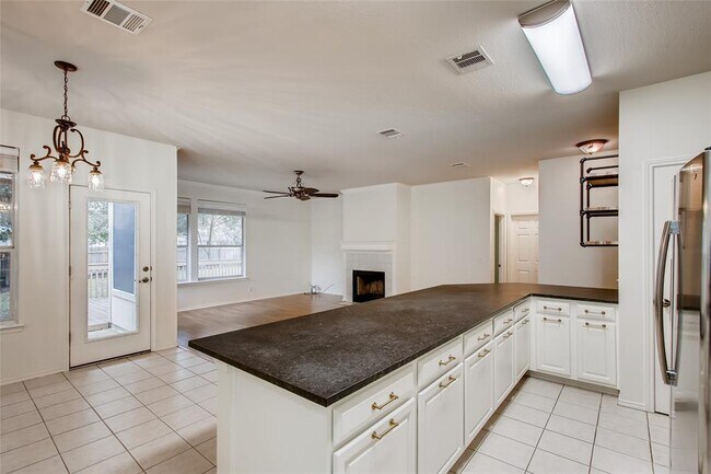 Building Photo - 3217 Tehama Ct
