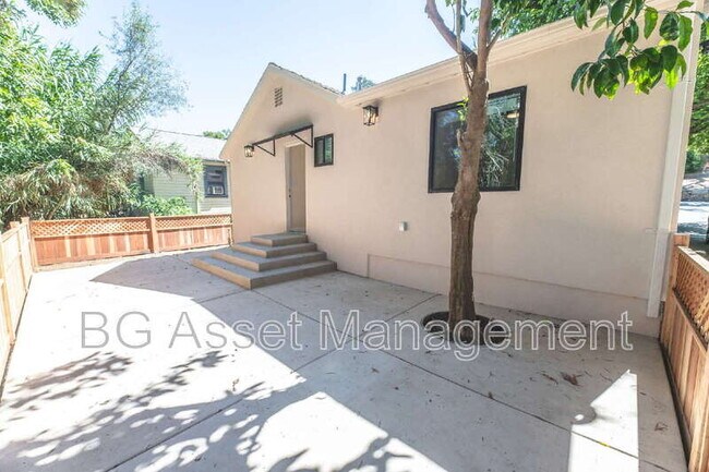 Building Photo - 2807 Sabral Cir